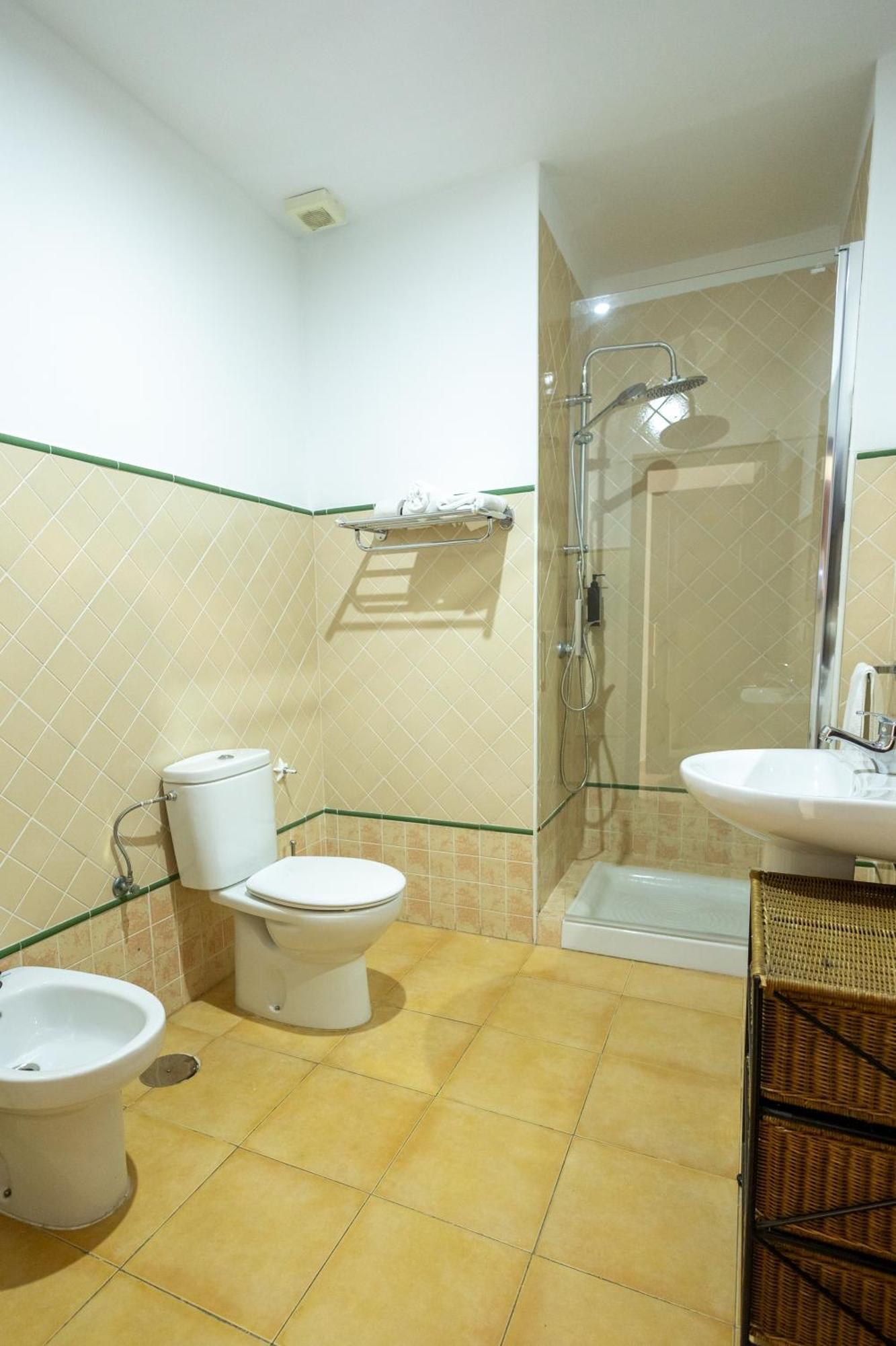 Grande Apartamento Familiar Севиля Екстериор снимка