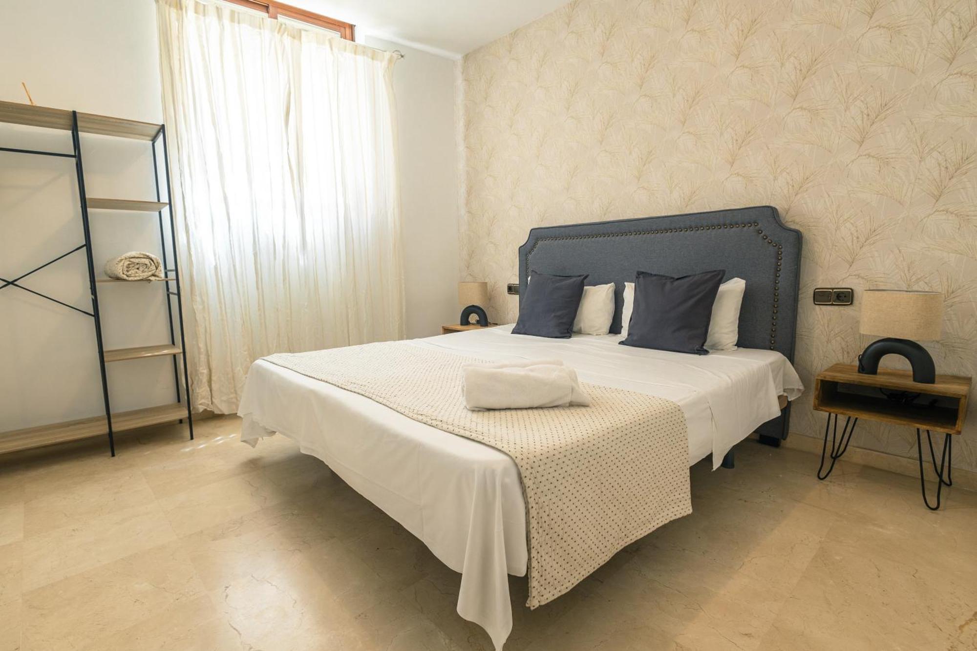 Grande Apartamento Familiar Севиля Екстериор снимка